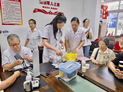 雨城區(qū)關(guān)工委社區(qū)工作團 暑期黨史教育與心理健康關(guān)愛活動中的營養(yǎng)健康咨詢服務(wù)